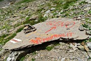 39 Alla base del ghiaione centrale parte il sentiero-traccia per Cima Gleno